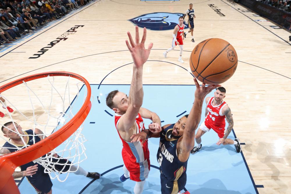 他更是凭借 他更是凭借